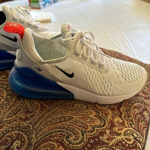 Boy’s size 7 Nike 27C.